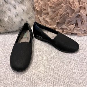 Bare Traps Memory Foam Berlin Black Flat Slip On Closed Toe Shoes Sz 12
